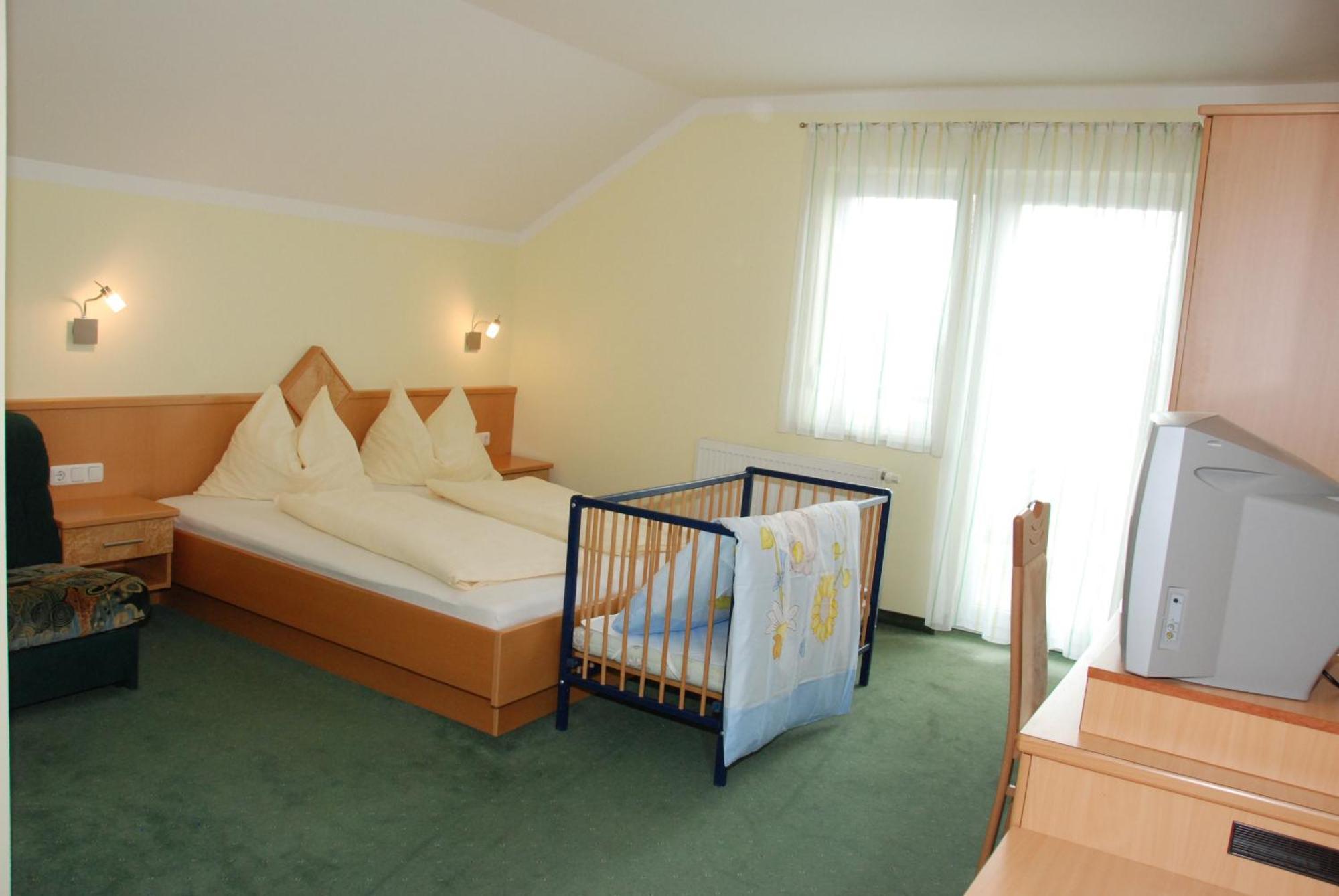 Gaestehaus Groeblacher Kostenberg ภายนอก รูปภาพ