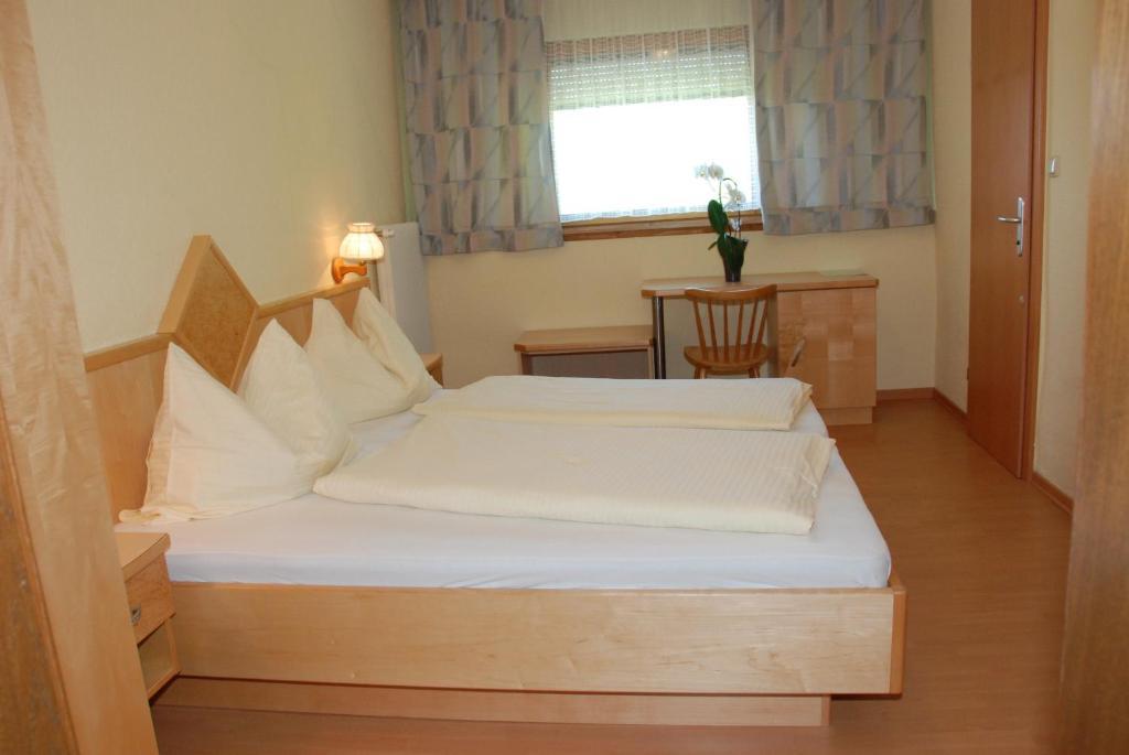 Gaestehaus Groeblacher Kostenberg ภายนอก รูปภาพ